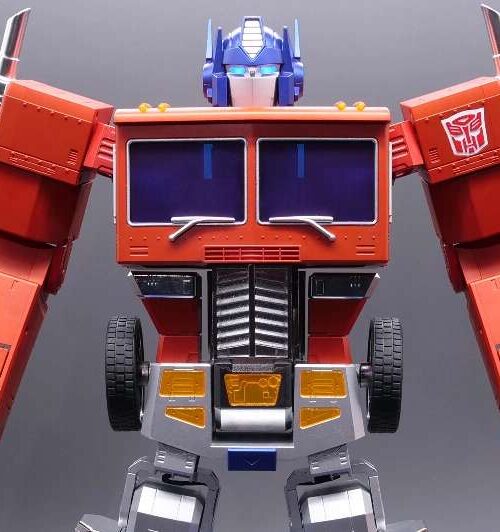 Alternative view of ROBOSEN Transformers Optimus Prime Flagship