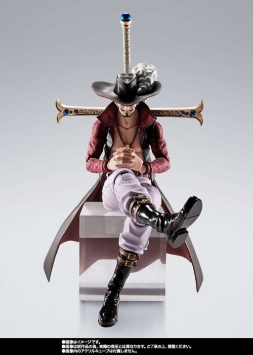 Alternative view of BANDAI S.H.Figuarts SHF One Piece Dracule Mihawk Hawkeye
